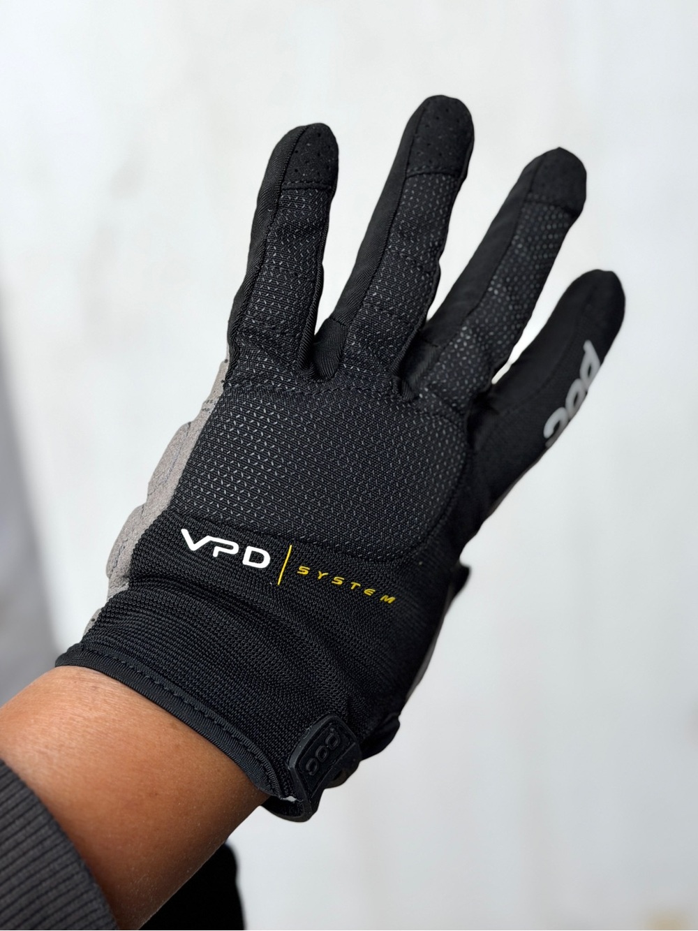 Gloves - Picture 3 of 13